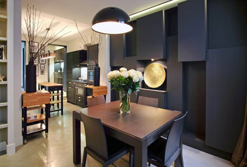 Agencement complet , matières nobles pour cette maison de ville à Paris